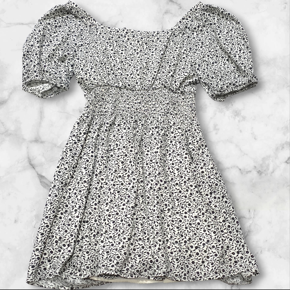 Old Navy Short Puffy Sleeve Floral Black & White Dress Size Medium (M) B9
